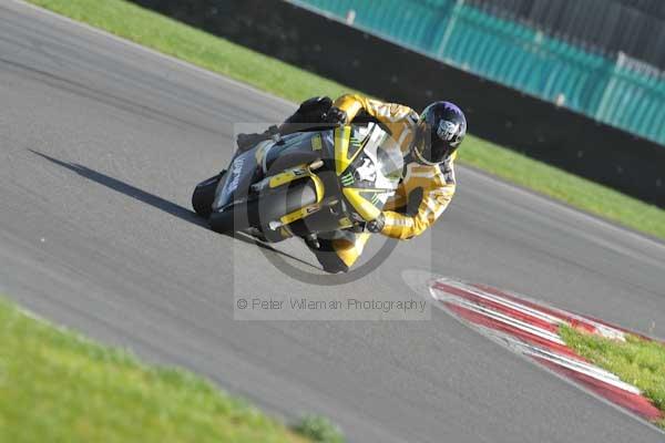 Motorcycle action photographs;Trackday digital images;event digital images;eventdigitalimages;no limits trackday;peter wileman photography;snetterton;snetterton circuit norfolk;snetterton photographs;trackday;trackday photos