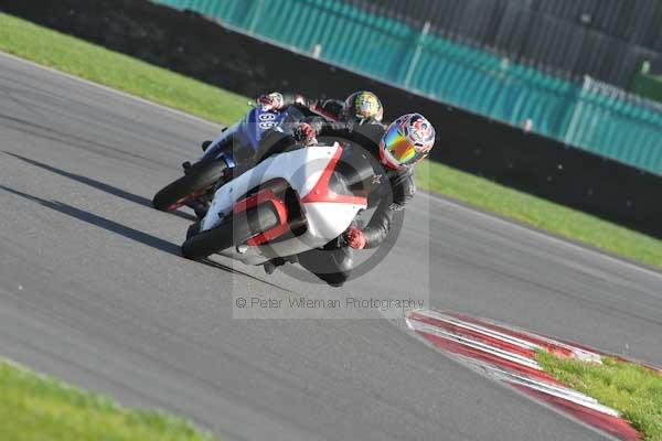 Motorcycle action photographs;Trackday digital images;event digital images;eventdigitalimages;no limits trackday;peter wileman photography;snetterton;snetterton circuit norfolk;snetterton photographs;trackday;trackday photos