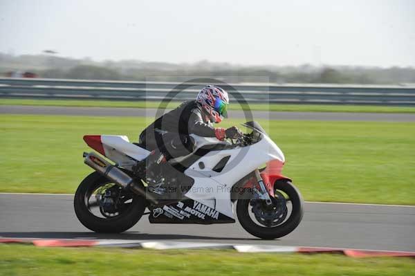 Motorcycle action photographs;Trackday digital images;event digital images;eventdigitalimages;no limits trackday;peter wileman photography;snetterton;snetterton circuit norfolk;snetterton photographs;trackday;trackday photos