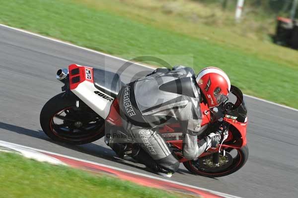 Motorcycle action photographs;Trackday digital images;event digital images;eventdigitalimages;no limits trackday;peter wileman photography;snetterton;snetterton circuit norfolk;snetterton photographs;trackday;trackday photos