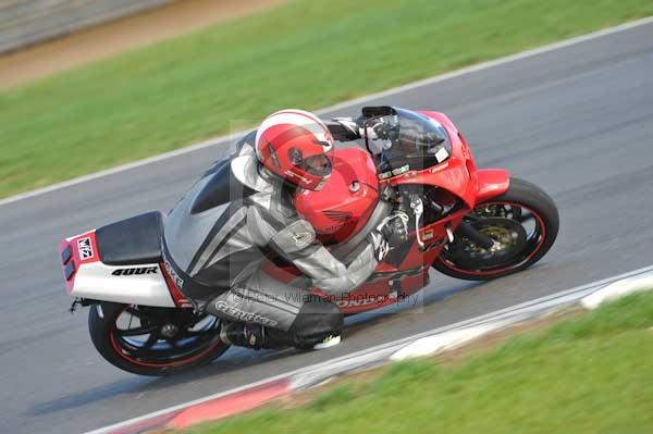 Motorcycle action photographs;Trackday digital images;event digital images;eventdigitalimages;no limits trackday;peter wileman photography;snetterton;snetterton circuit norfolk;snetterton photographs;trackday;trackday photos