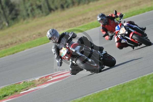 Motorcycle action photographs;Trackday digital images;event digital images;eventdigitalimages;no limits trackday;peter wileman photography;snetterton;snetterton circuit norfolk;snetterton photographs;trackday;trackday photos