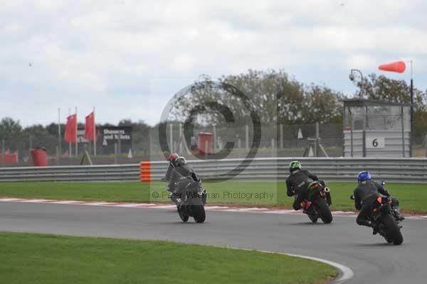Motorcycle action photographs;Trackday digital images;event digital images;eventdigitalimages;no limits trackday;peter wileman photography;snetterton;snetterton circuit norfolk;snetterton photographs;trackday;trackday photos