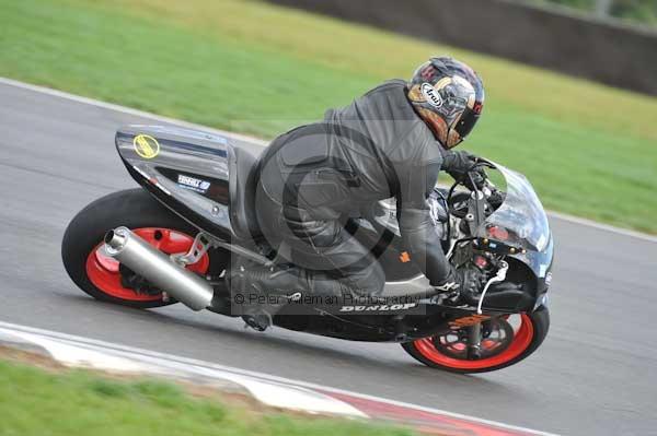 Motorcycle action photographs;Trackday digital images;event digital images;eventdigitalimages;no limits trackday;peter wileman photography;snetterton;snetterton circuit norfolk;snetterton photographs;trackday;trackday photos