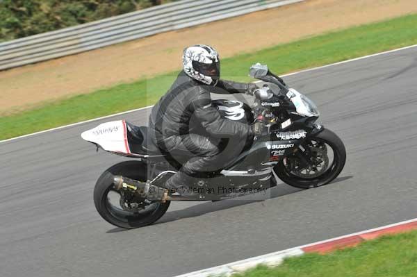 Motorcycle action photographs;Trackday digital images;event digital images;eventdigitalimages;no limits trackday;peter wileman photography;snetterton;snetterton circuit norfolk;snetterton photographs;trackday;trackday photos