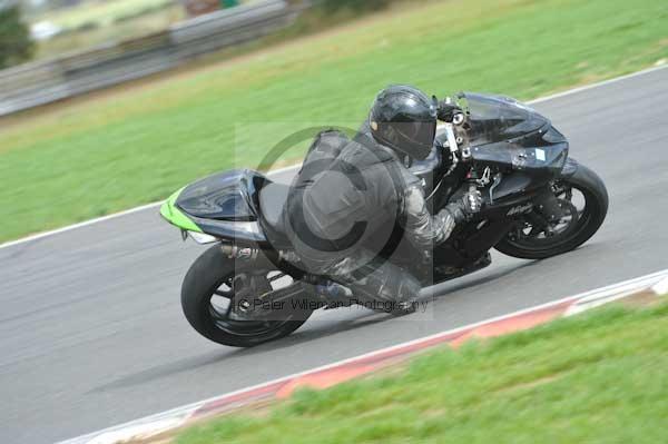 Motorcycle action photographs;Trackday digital images;event digital images;eventdigitalimages;no limits trackday;peter wileman photography;snetterton;snetterton circuit norfolk;snetterton photographs;trackday;trackday photos