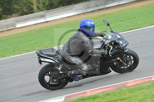 Motorcycle action photographs;Trackday digital images;event digital images;eventdigitalimages;no limits trackday;peter wileman photography;snetterton;snetterton circuit norfolk;snetterton photographs;trackday;trackday photos