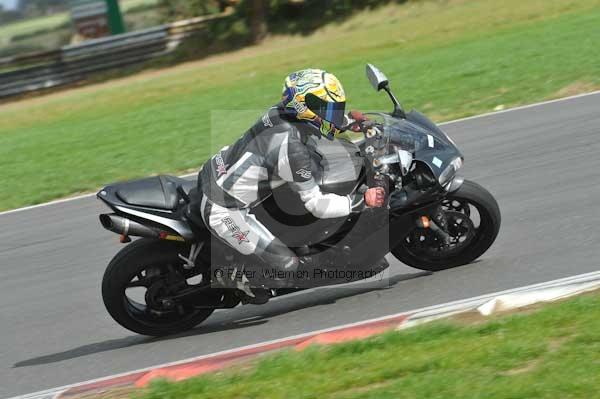 Motorcycle action photographs;Trackday digital images;event digital images;eventdigitalimages;no limits trackday;peter wileman photography;snetterton;snetterton circuit norfolk;snetterton photographs;trackday;trackday photos