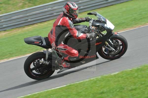 Motorcycle action photographs;Trackday digital images;event digital images;eventdigitalimages;no limits trackday;peter wileman photography;snetterton;snetterton circuit norfolk;snetterton photographs;trackday;trackday photos