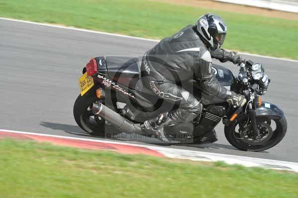 Motorcycle action photographs;Trackday digital images;event digital images;eventdigitalimages;no limits trackday;peter wileman photography;snetterton;snetterton circuit norfolk;snetterton photographs;trackday;trackday photos