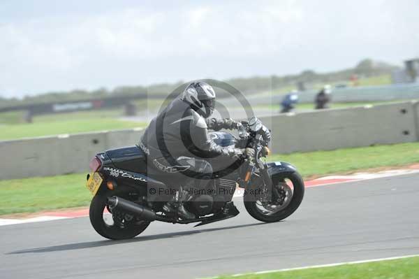 Motorcycle action photographs;Trackday digital images;event digital images;eventdigitalimages;no limits trackday;peter wileman photography;snetterton;snetterton circuit norfolk;snetterton photographs;trackday;trackday photos