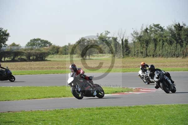 Motorcycle action photographs;Trackday digital images;event digital images;eventdigitalimages;no limits trackday;peter wileman photography;snetterton;snetterton circuit norfolk;snetterton photographs;trackday;trackday photos