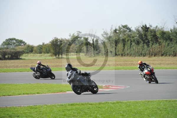 Motorcycle action photographs;Trackday digital images;event digital images;eventdigitalimages;no limits trackday;peter wileman photography;snetterton;snetterton circuit norfolk;snetterton photographs;trackday;trackday photos
