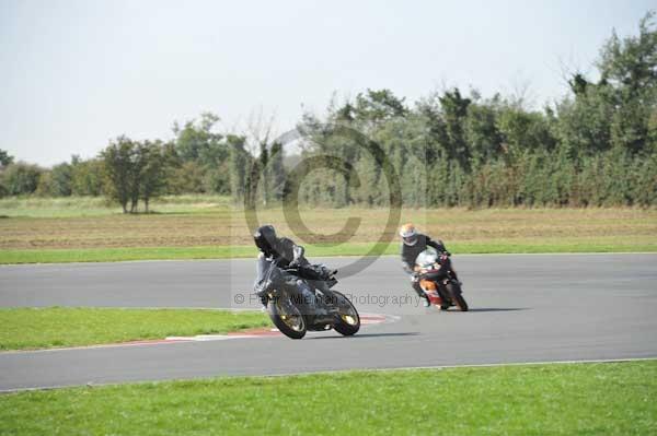 Motorcycle action photographs;Trackday digital images;event digital images;eventdigitalimages;no limits trackday;peter wileman photography;snetterton;snetterton circuit norfolk;snetterton photographs;trackday;trackday photos
