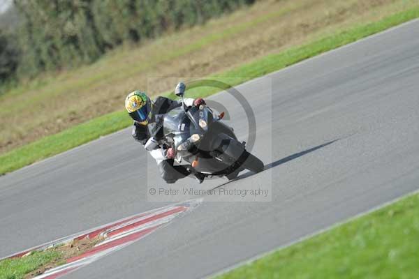 Motorcycle action photographs;Trackday digital images;event digital images;eventdigitalimages;no limits trackday;peter wileman photography;snetterton;snetterton circuit norfolk;snetterton photographs;trackday;trackday photos