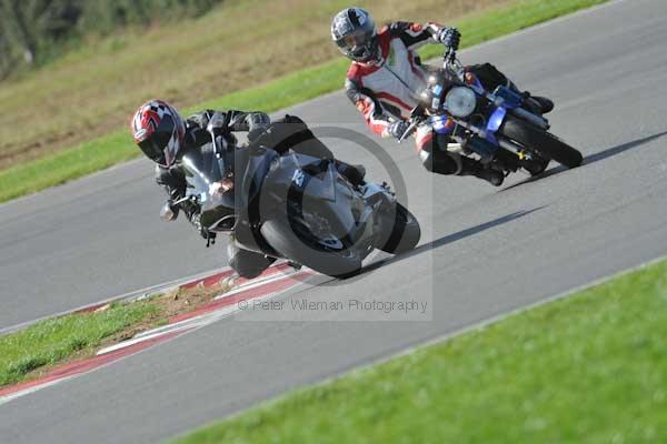 Motorcycle action photographs;Trackday digital images;event digital images;eventdigitalimages;no limits trackday;peter wileman photography;snetterton;snetterton circuit norfolk;snetterton photographs;trackday;trackday photos