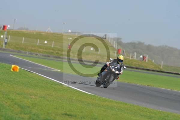 Motorcycle action photographs;Trackday digital images;event digital images;eventdigitalimages;no limits trackday;peter wileman photography;snetterton;snetterton circuit norfolk;snetterton photographs;trackday;trackday photos