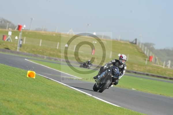 Motorcycle action photographs;Trackday digital images;event digital images;eventdigitalimages;no limits trackday;peter wileman photography;snetterton;snetterton circuit norfolk;snetterton photographs;trackday;trackday photos