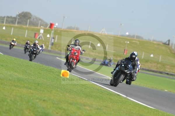Motorcycle action photographs;Trackday digital images;event digital images;eventdigitalimages;no limits trackday;peter wileman photography;snetterton;snetterton circuit norfolk;snetterton photographs;trackday;trackday photos