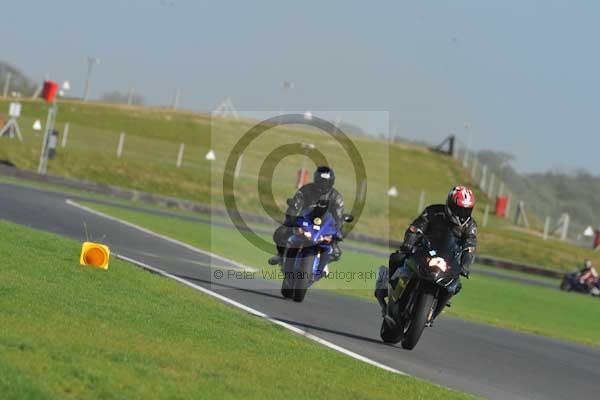 Motorcycle action photographs;Trackday digital images;event digital images;eventdigitalimages;no limits trackday;peter wileman photography;snetterton;snetterton circuit norfolk;snetterton photographs;trackday;trackday photos