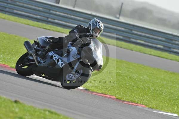 Motorcycle action photographs;Trackday digital images;event digital images;eventdigitalimages;no limits trackday;peter wileman photography;snetterton;snetterton circuit norfolk;snetterton photographs;trackday;trackday photos