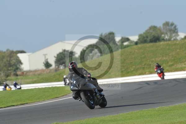 Motorcycle action photographs;Trackday digital images;event digital images;eventdigitalimages;no limits trackday;peter wileman photography;snetterton;snetterton circuit norfolk;snetterton photographs;trackday;trackday photos