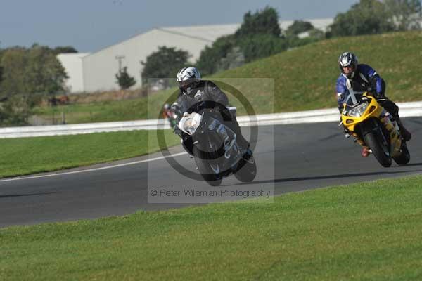 Motorcycle action photographs;Trackday digital images;event digital images;eventdigitalimages;no limits trackday;peter wileman photography;snetterton;snetterton circuit norfolk;snetterton photographs;trackday;trackday photos