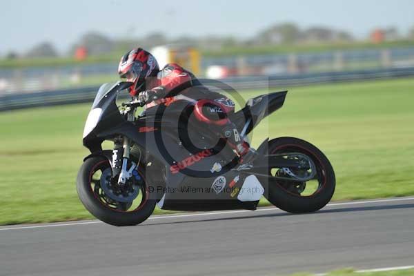 Motorcycle action photographs;Trackday digital images;event digital images;eventdigitalimages;no limits trackday;peter wileman photography;snetterton;snetterton circuit norfolk;snetterton photographs;trackday;trackday photos