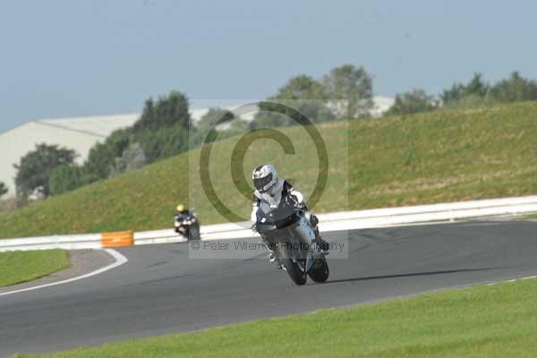 Motorcycle action photographs;Trackday digital images;event digital images;eventdigitalimages;no limits trackday;peter wileman photography;snetterton;snetterton circuit norfolk;snetterton photographs;trackday;trackday photos