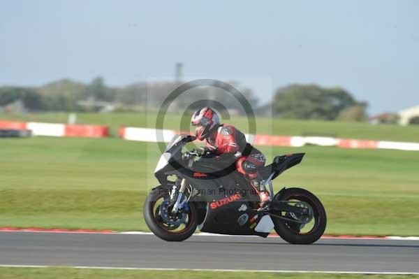 Motorcycle action photographs;Trackday digital images;event digital images;eventdigitalimages;no limits trackday;peter wileman photography;snetterton;snetterton circuit norfolk;snetterton photographs;trackday;trackday photos