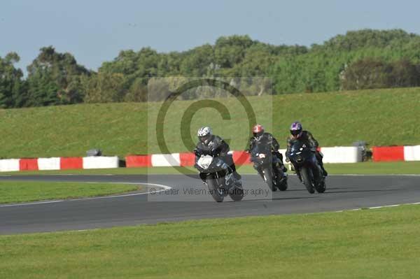 Motorcycle action photographs;Trackday digital images;event digital images;eventdigitalimages;no limits trackday;peter wileman photography;snetterton;snetterton circuit norfolk;snetterton photographs;trackday;trackday photos