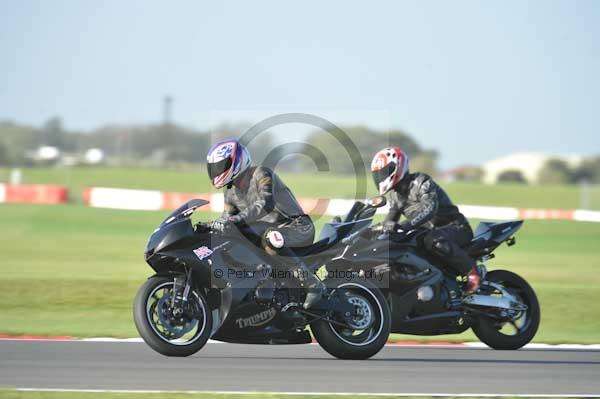 Motorcycle action photographs;Trackday digital images;event digital images;eventdigitalimages;no limits trackday;peter wileman photography;snetterton;snetterton circuit norfolk;snetterton photographs;trackday;trackday photos