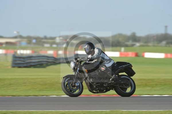 Motorcycle action photographs;Trackday digital images;event digital images;eventdigitalimages;no limits trackday;peter wileman photography;snetterton;snetterton circuit norfolk;snetterton photographs;trackday;trackday photos
