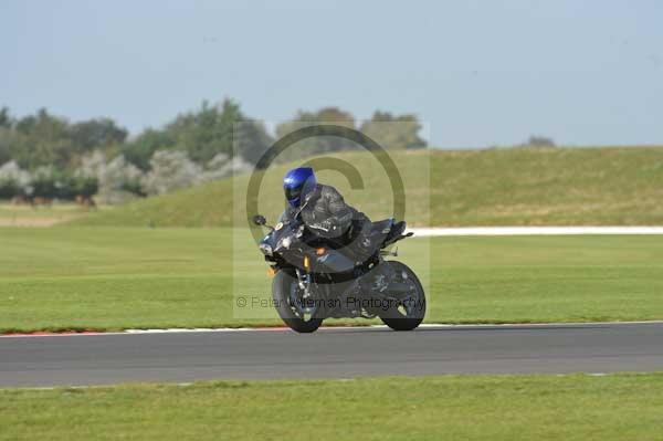 Motorcycle action photographs;Trackday digital images;event digital images;eventdigitalimages;no limits trackday;peter wileman photography;snetterton;snetterton circuit norfolk;snetterton photographs;trackday;trackday photos