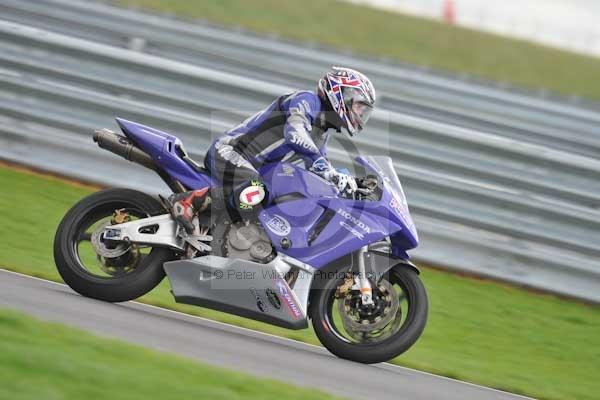 Motorcycle action photographs;Trackday digital images;event digital images;eventdigitalimages;no limits trackday;peter wileman photography;snetterton;snetterton circuit norfolk;snetterton photographs;trackday;trackday photos