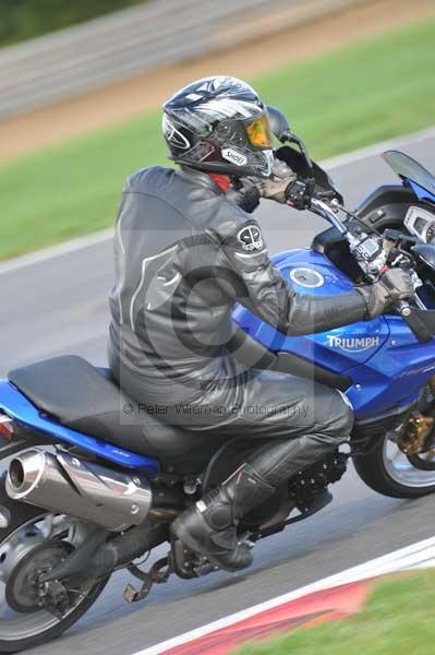 Motorcycle action photographs;Trackday digital images;event digital images;eventdigitalimages;no limits trackday;peter wileman photography;snetterton;snetterton circuit norfolk;snetterton photographs;trackday;trackday photos