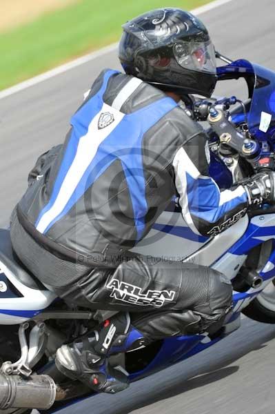 Motorcycle action photographs;Trackday digital images;event digital images;eventdigitalimages;no limits trackday;peter wileman photography;snetterton;snetterton circuit norfolk;snetterton photographs;trackday;trackday photos