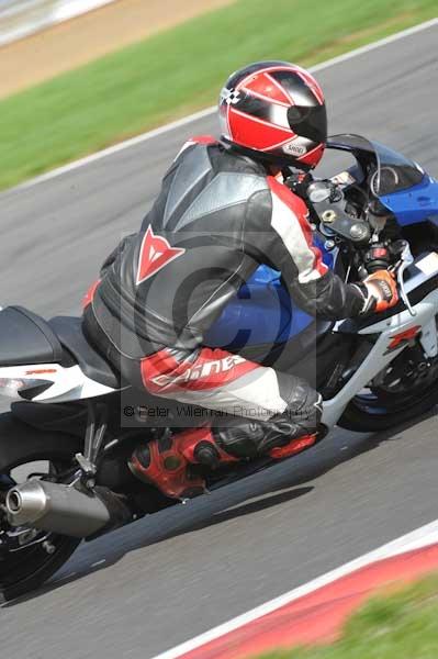 Motorcycle action photographs;Trackday digital images;event digital images;eventdigitalimages;no limits trackday;peter wileman photography;snetterton;snetterton circuit norfolk;snetterton photographs;trackday;trackday photos
