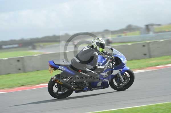Motorcycle action photographs;Trackday digital images;event digital images;eventdigitalimages;no limits trackday;peter wileman photography;snetterton;snetterton circuit norfolk;snetterton photographs;trackday;trackday photos
