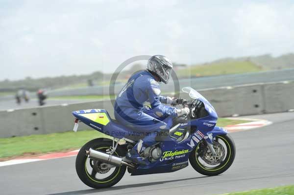 Motorcycle action photographs;Trackday digital images;event digital images;eventdigitalimages;no limits trackday;peter wileman photography;snetterton;snetterton circuit norfolk;snetterton photographs;trackday;trackday photos
