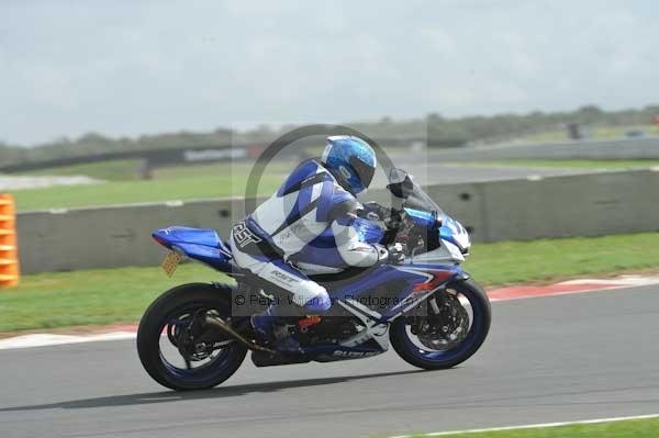 Motorcycle action photographs;Trackday digital images;event digital images;eventdigitalimages;no limits trackday;peter wileman photography;snetterton;snetterton circuit norfolk;snetterton photographs;trackday;trackday photos
