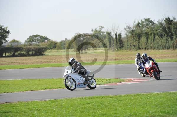 Motorcycle action photographs;Trackday digital images;event digital images;eventdigitalimages;no limits trackday;peter wileman photography;snetterton;snetterton circuit norfolk;snetterton photographs;trackday;trackday photos