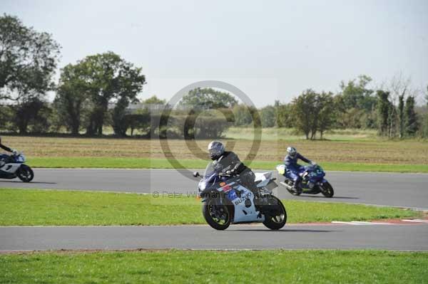 Motorcycle action photographs;Trackday digital images;event digital images;eventdigitalimages;no limits trackday;peter wileman photography;snetterton;snetterton circuit norfolk;snetterton photographs;trackday;trackday photos