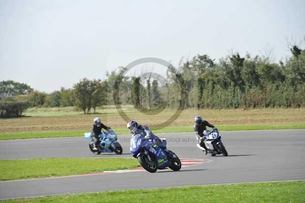 Motorcycle action photographs;Trackday digital images;event digital images;eventdigitalimages;no limits trackday;peter wileman photography;snetterton;snetterton circuit norfolk;snetterton photographs;trackday;trackday photos