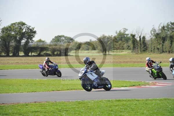 Motorcycle action photographs;Trackday digital images;event digital images;eventdigitalimages;no limits trackday;peter wileman photography;snetterton;snetterton circuit norfolk;snetterton photographs;trackday;trackday photos