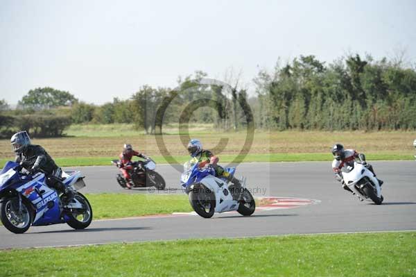Motorcycle action photographs;Trackday digital images;event digital images;eventdigitalimages;no limits trackday;peter wileman photography;snetterton;snetterton circuit norfolk;snetterton photographs;trackday;trackday photos