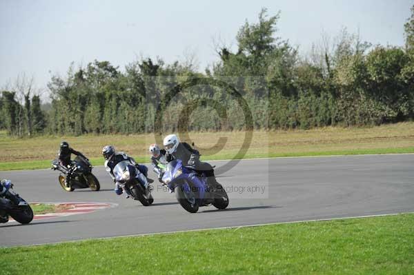 Motorcycle action photographs;Trackday digital images;event digital images;eventdigitalimages;no limits trackday;peter wileman photography;snetterton;snetterton circuit norfolk;snetterton photographs;trackday;trackday photos