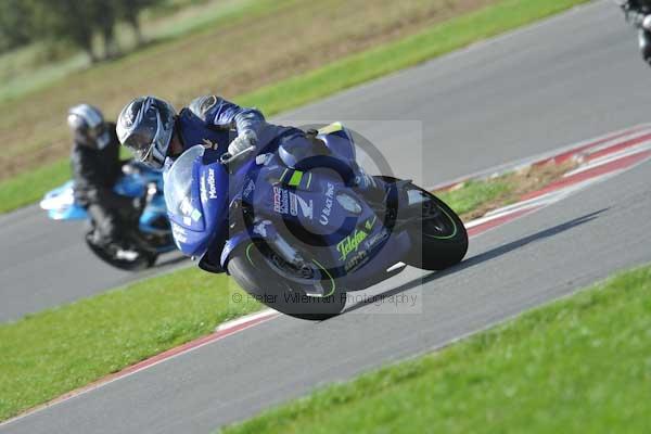 Motorcycle action photographs;Trackday digital images;event digital images;eventdigitalimages;no limits trackday;peter wileman photography;snetterton;snetterton circuit norfolk;snetterton photographs;trackday;trackday photos