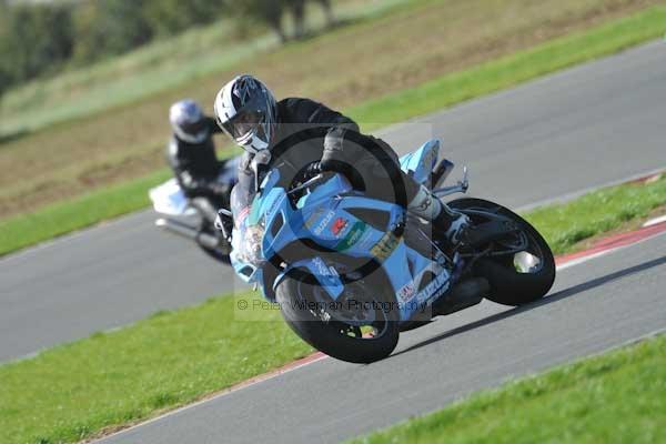 Motorcycle action photographs;Trackday digital images;event digital images;eventdigitalimages;no limits trackday;peter wileman photography;snetterton;snetterton circuit norfolk;snetterton photographs;trackday;trackday photos