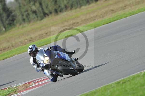 Motorcycle action photographs;Trackday digital images;event digital images;eventdigitalimages;no limits trackday;peter wileman photography;snetterton;snetterton circuit norfolk;snetterton photographs;trackday;trackday photos